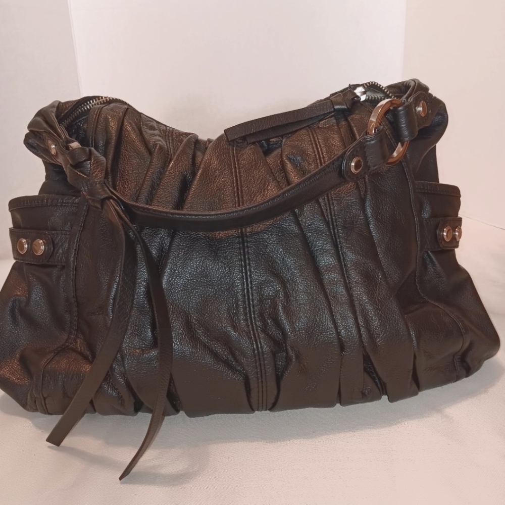 Junior drake black leather bag.